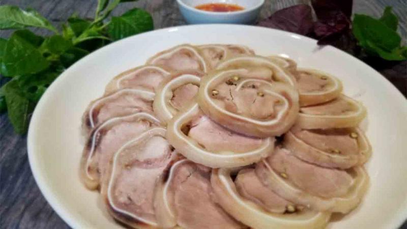 Tai heo cuộn bắp bò