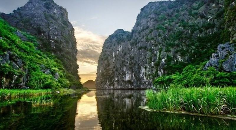 Tam Cốc Bích động