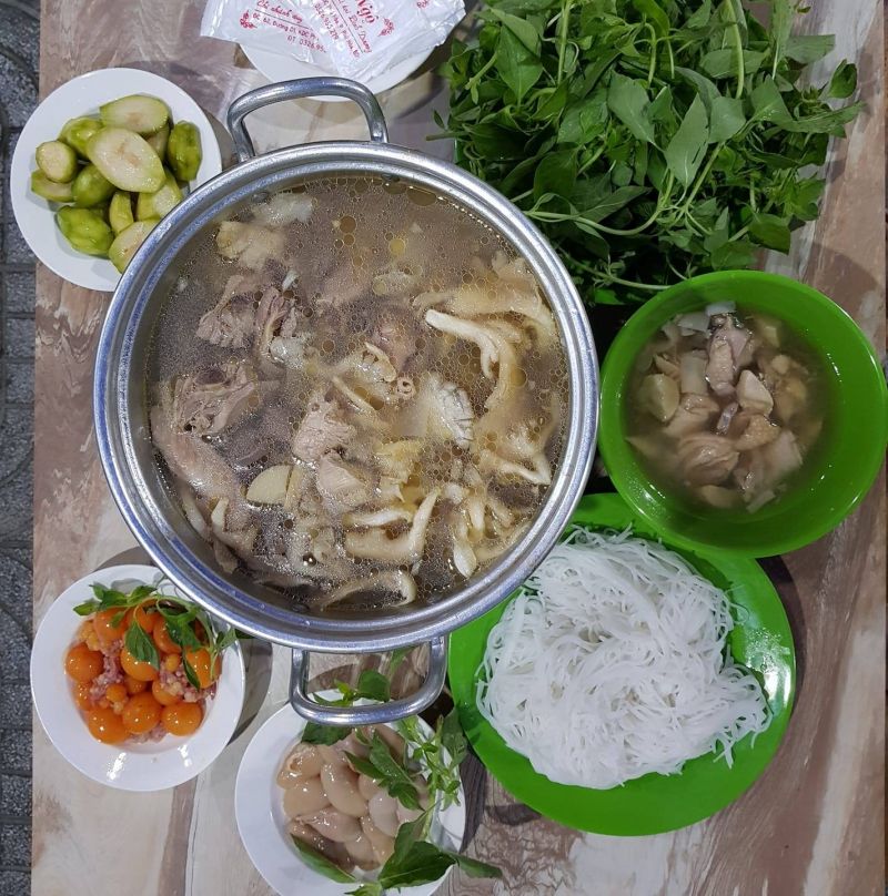 Tao Ngộ - Lẩu Gà Lá É