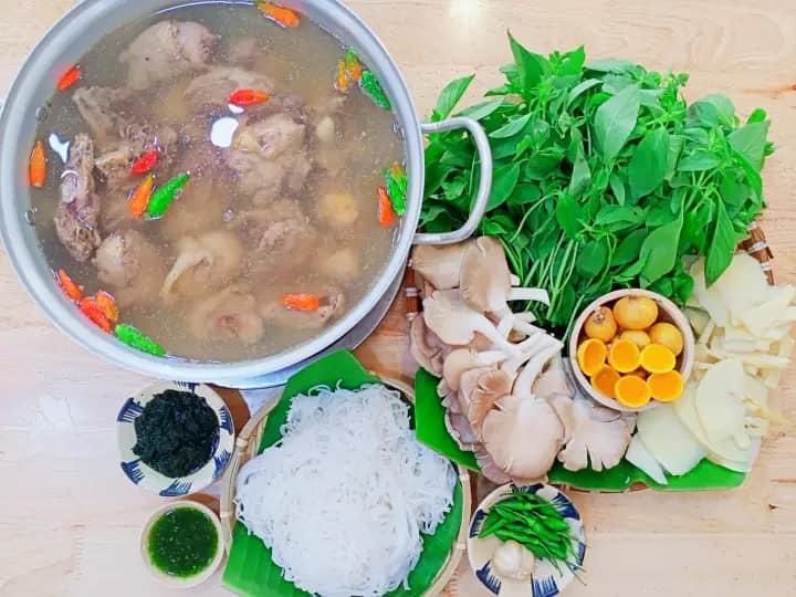 Tao Ngộ Quán - Lẩu Gà Lá É Quy Nhơn