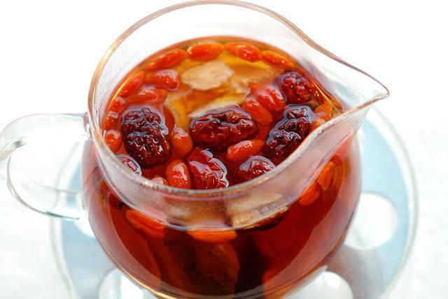 Táo tàu là một vị thuốc quen thuộc giúp an thần, bổ máu lợi khí, rất tốt trong việc bảo vệ gan.