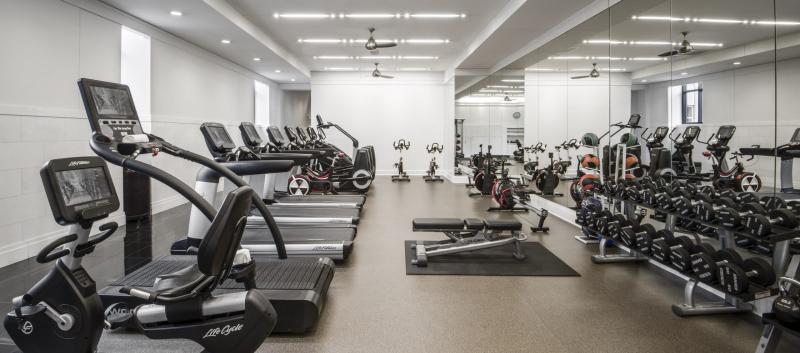 Tập gym tăng cường sức mạnh cơ bắp