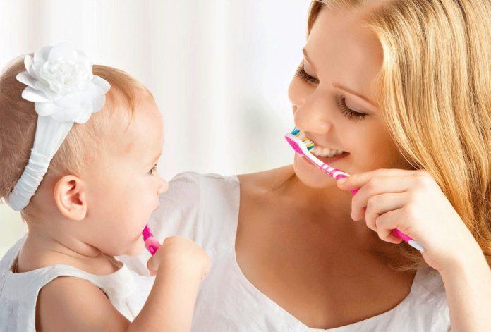 Bạn cũng đừng quên dành tặng cho trẻ những lời khen sau khi đánh răng xong nhé.