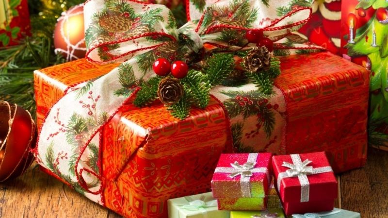 Tặng bố mẹ tất, găng tay, mũ len