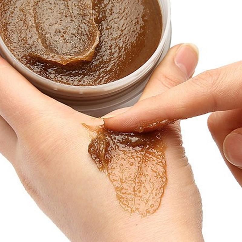 Tẩy da chết để tay luôn mịn màng