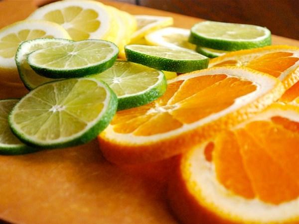Tẩy da chết với cam hoặc chanh