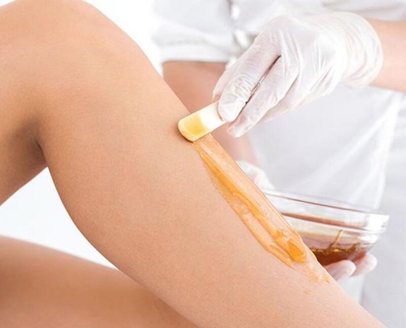 Tẩy tế bào chết nhẹ 1 ngày trước waxing