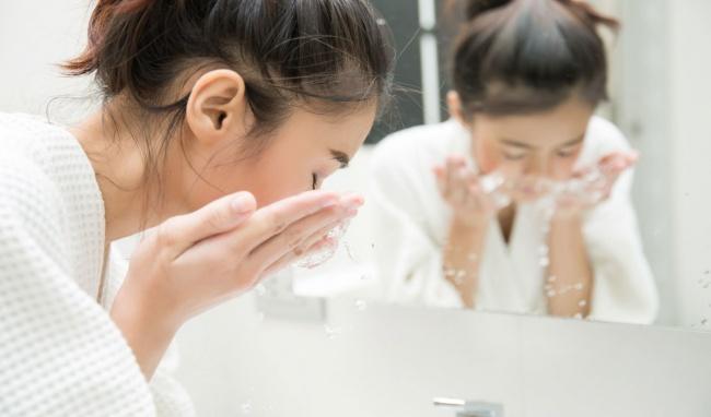 Tẩy trang hiệu quả, không tốn kém chỉ với dầu gấc