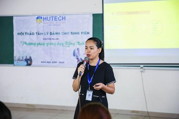 Thạc sĩ, Chuyên gia Tâm lý Phạm Thị Bích Phượng trong một buổi hội thảo tâm lý tại trường Đại học Công nghệ TP. Hồ Chí Minh