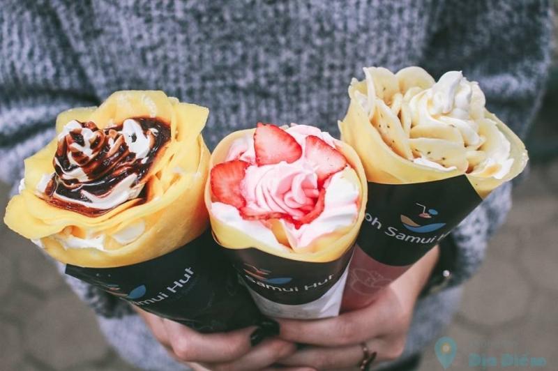 Những chiếc bánh crepe kem hoa quả này luôn được mọi người săn đón nồng nhiệt tại Thái Lan
