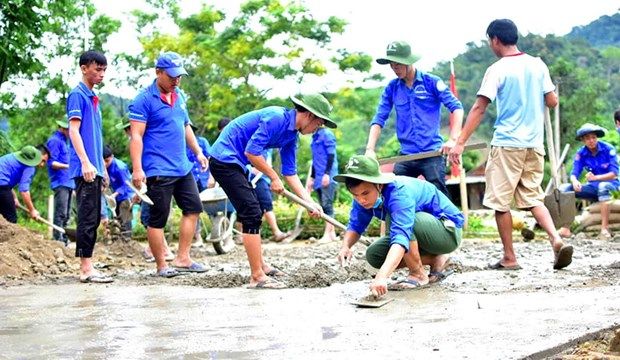 Tham gia hoạt động tình nguyện