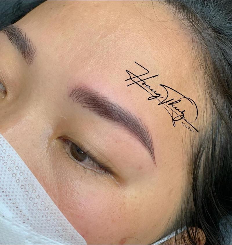 Thẩm Mỹ Hoàng Thuý
