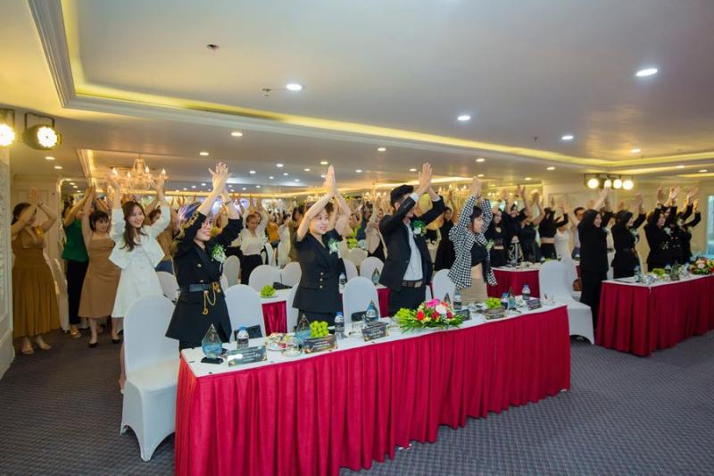 Thủy Ruby Academy