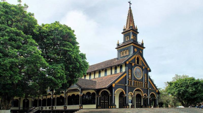 Thăm nhà thờ gỗ