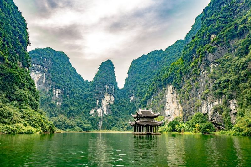 Về với Tràng An