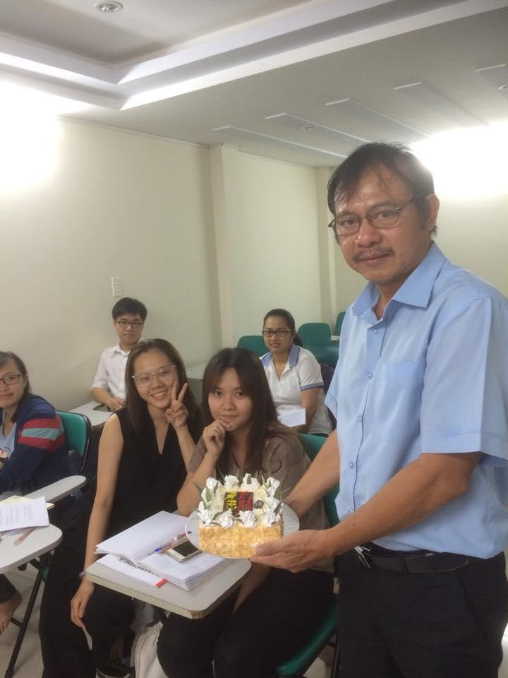 Thầy Hòa và các học trò