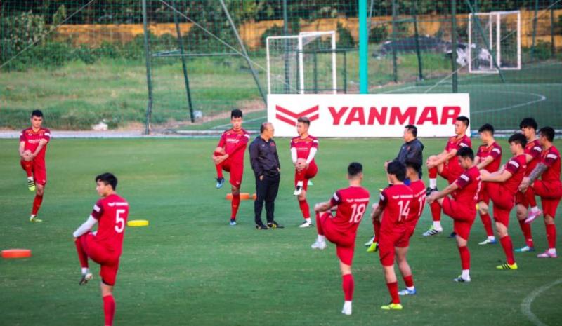 Hai chân sút phải tập riêng, không được tập chung với đội. (Ảnh: An ninh thủ đô)