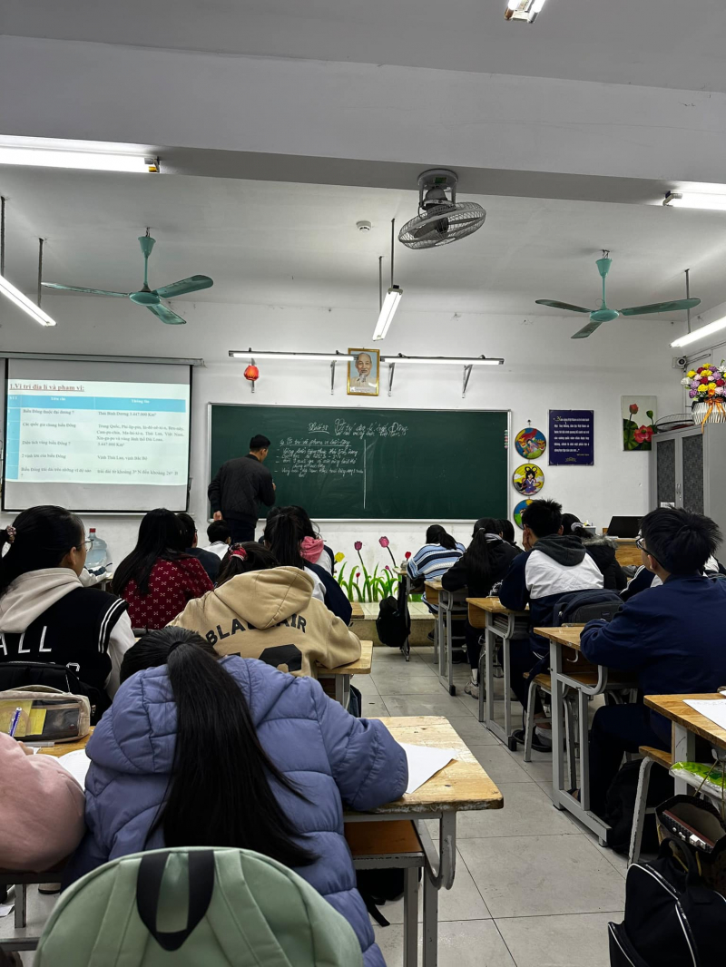 Sinh viên Trường THCS Tứ Hiệp