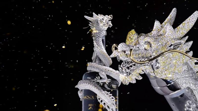 Giá của một chai rượu The Eye of the Dragon là 5,5 triệu USD