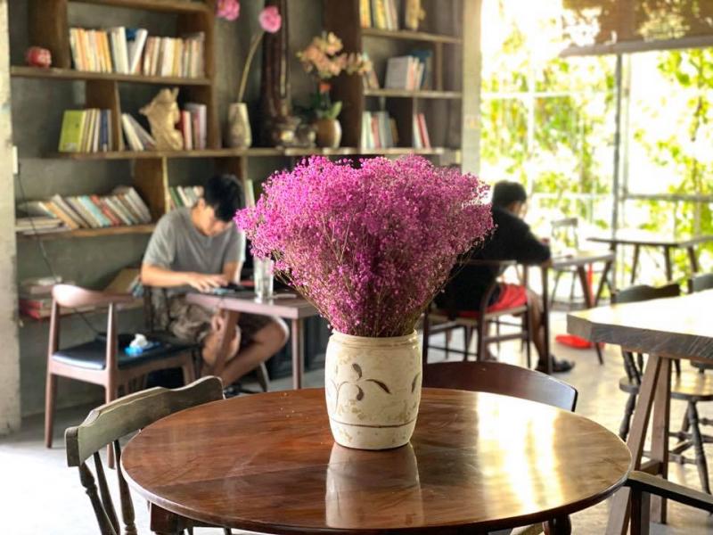 The LIB Coffee & Books