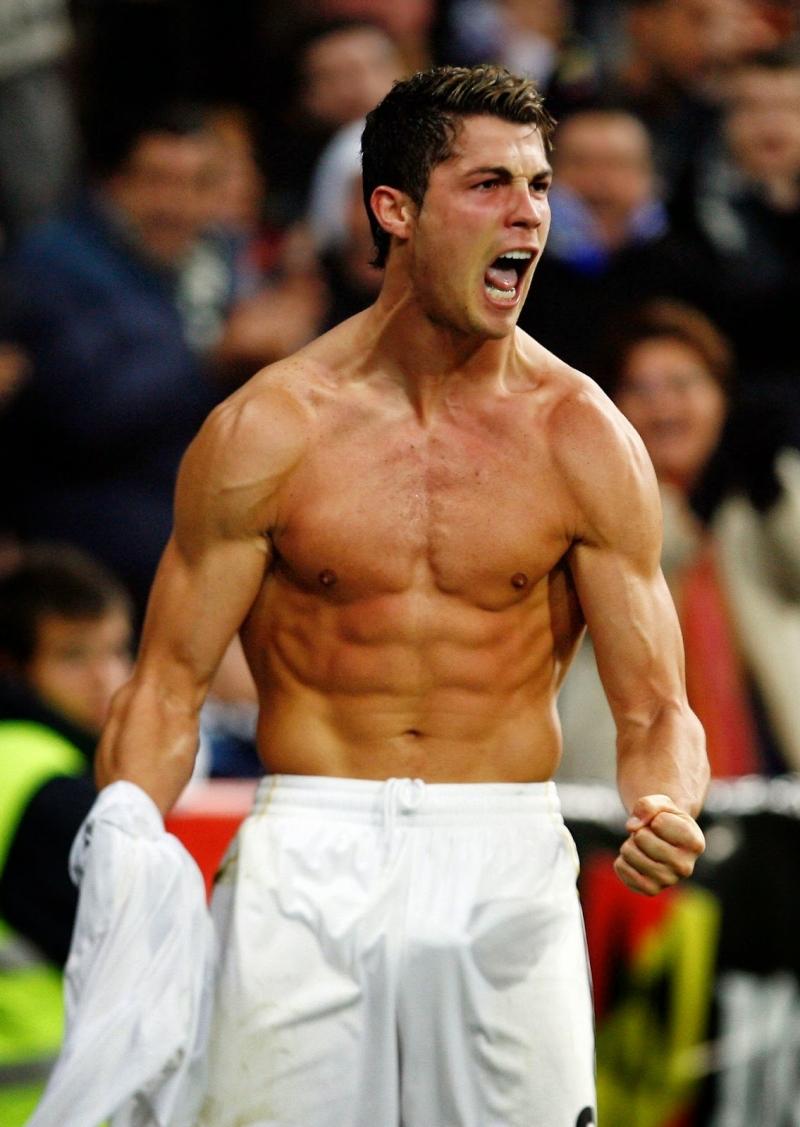 Thể trạng của Ronaldo hơn hẳn Messi