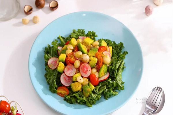 Thêm các loại hạt vào món salad