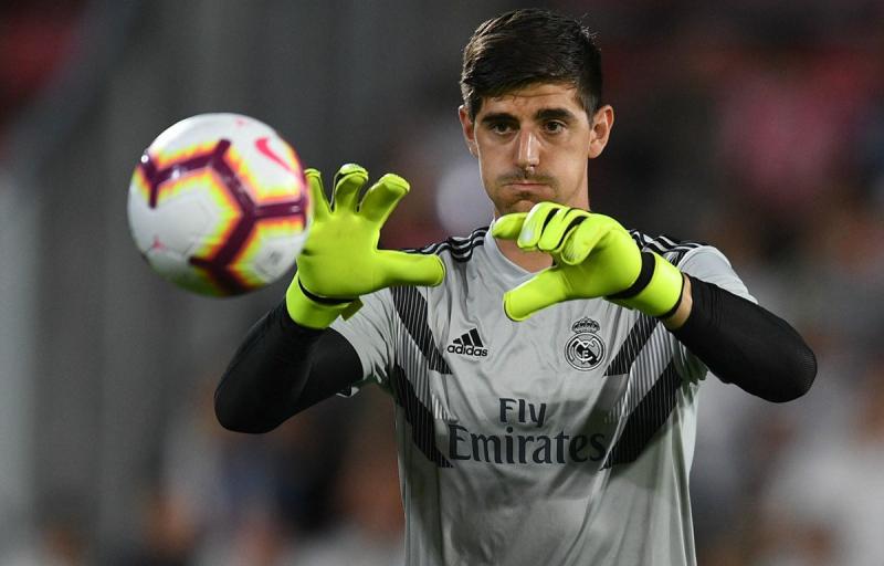 Thibaut Courtois là một cầu thủ bóng đá chuyên nghiệp người Bỉ thi đấu ở vị trí thủ môn cho câu lạc bộ bóng đá Tây Ban Nha Real Madrid và đội tuyển quốc gia Bỉ