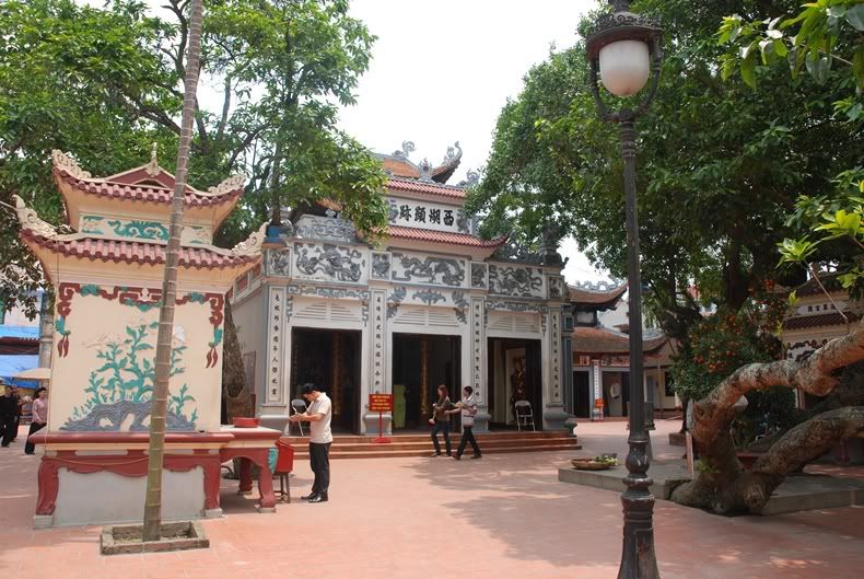 Họ cảm nhận được sự đồng cảm với cuộc đời Thánh đức trước kia qua các lời hát văn, lời tấu, lời thỉnh