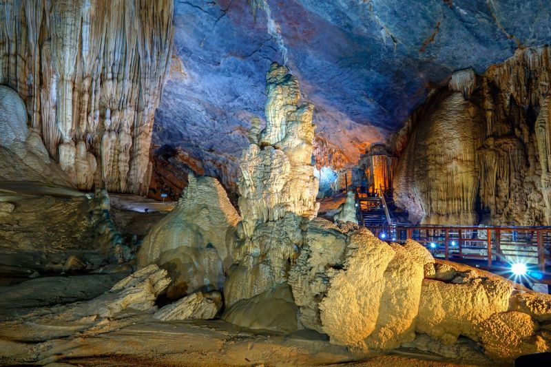 Khối thạch nhũ được hình thành từ hàng trăm triệu năm