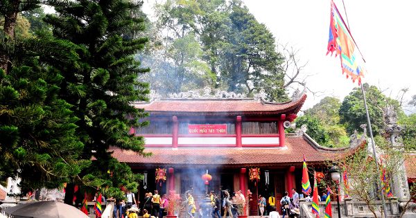 Đi lễ đền, dâng hương cầu may