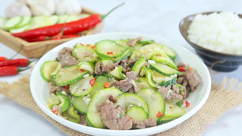Thịt bò xào bí ngòi