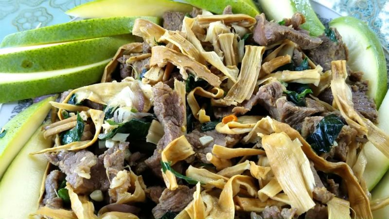 Thịt bò xào măng khô