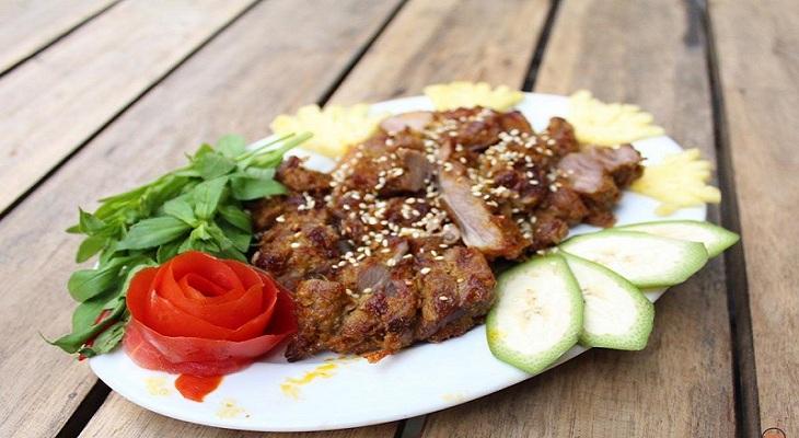 Thịt dê nướng với hành tây