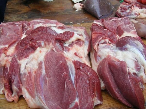 Thịt lợn tươi phải có màu đỏ tươi và có độ đàn hồi tốt