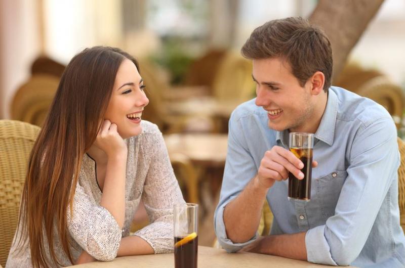Cả 2 dễ dàng chia sẻ, trò chuyện