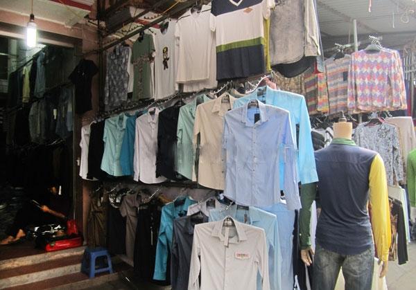 Shop quần nam trong chợ