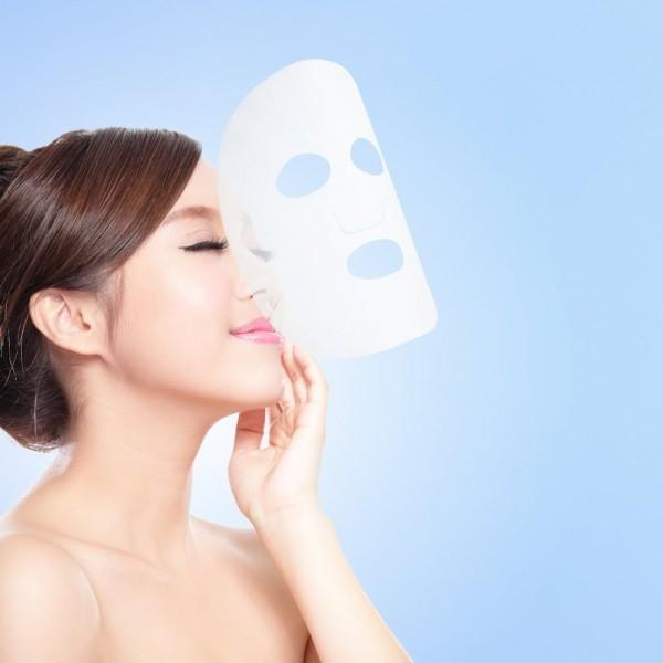 Đắp mặt nạ để bảo vệ làn da của bạn