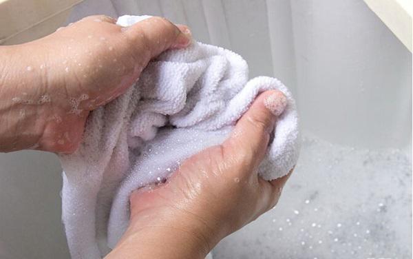 Thói quen giặt quần áo và khăn mặt