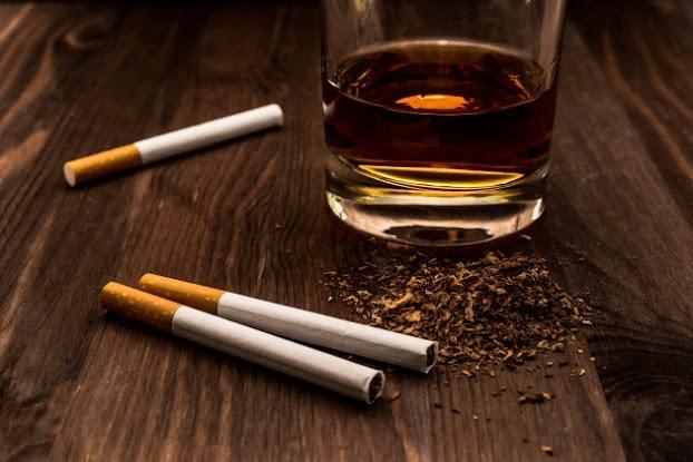 Thói quen hút thuốc lá và uống đồ uống nhiều cồn