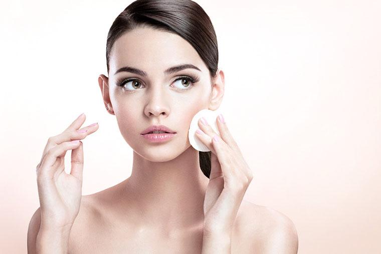 Tẩy trang đúng cách là việc làm vô cùng cần thiết