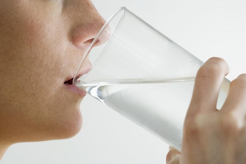 2 lít nước mỗi ngày là tuyệt vời nhất để có một làn da săn chắc