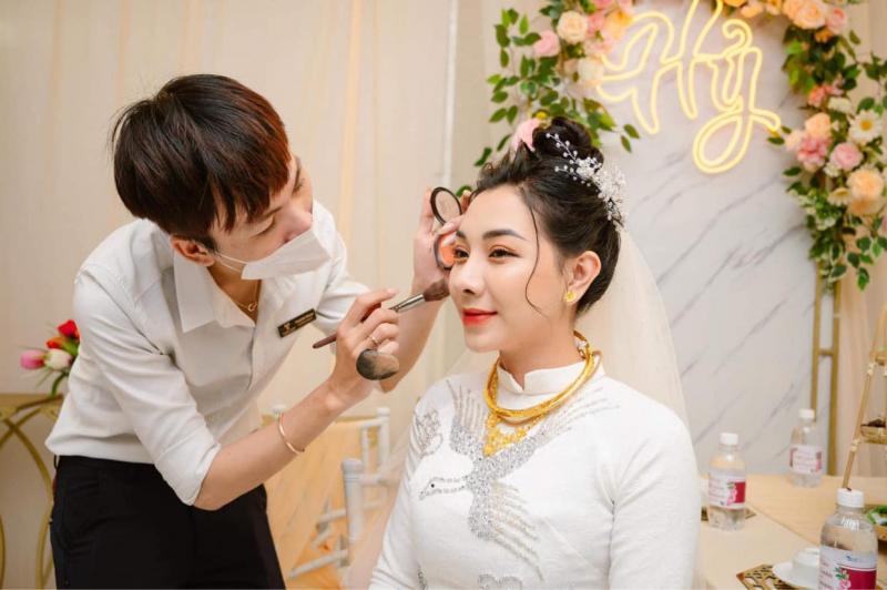 Thông Phạm Makeup