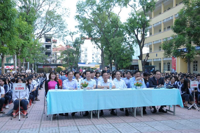 Trường THPT Yên Hòa