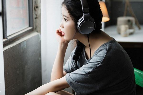 Thu âm một bài hát tặng cô ấy