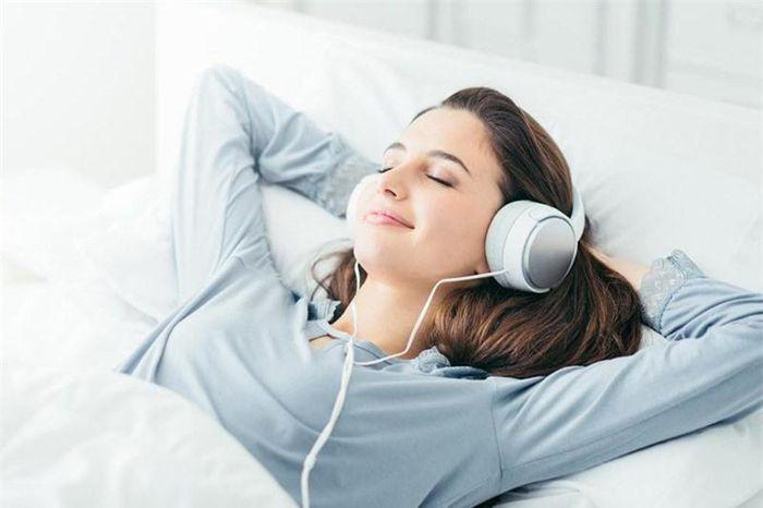 Thu âm một bài hát tặng cô ấy