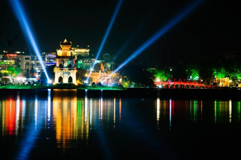 Khu vực xung quanh Hồ Gươm là nơi có nhiều hoạt động hấp dẫn nhất trong dịp Tết dương lịch