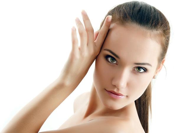 Tính acid có trong giấm táo sẽ có tác dụng giúp lỗ chân lông se lại