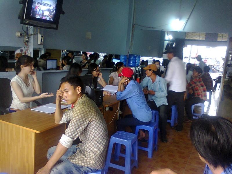 Thu phí tuyển dụng việc làm