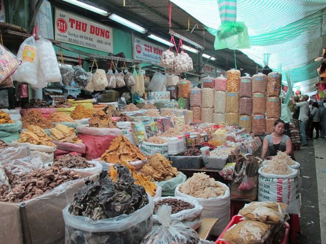Trư﻿﻿﻿ớc Tết khoảng 15 ngày đến 1 tháng, bạn nên mua các loại đồ khô như nấm hương, miến, mộc nhĩ