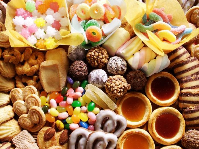 Lượng đường trong máu trở nên không ổn định và nhiều chị em có xu hướng thèm ăn đồ ngọt